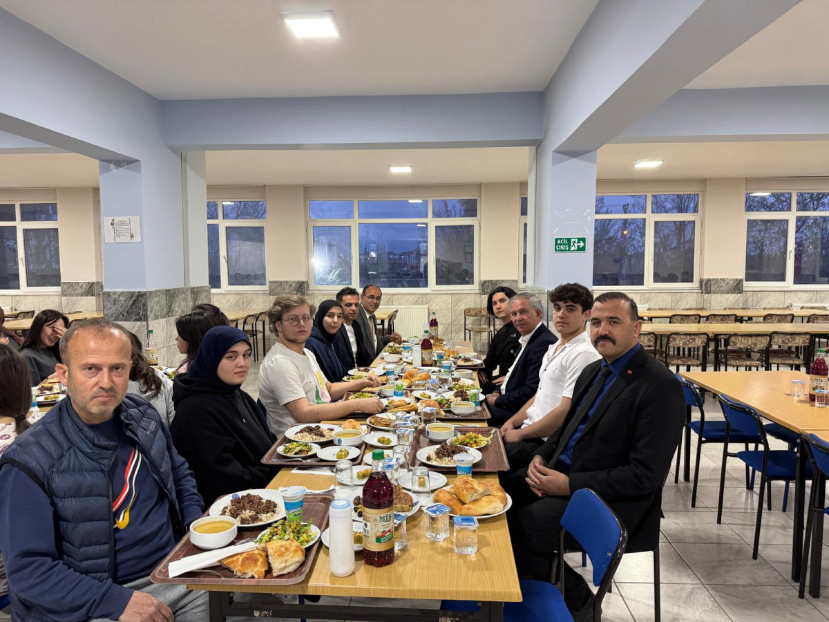 Aksaray İl Milli Eğitim Müdürü Alpaslan, Yatılı Öğrencilerle buluştu