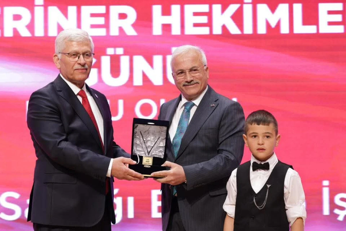Aksaray Valisi Kumbuzoğlu'na Veteriner Hekimler Birliği'nden Onur Plaketi