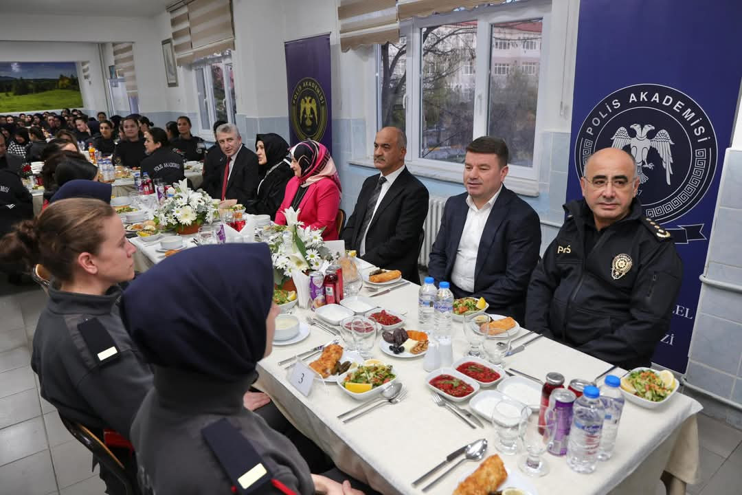 Aksaray'da Polis Adayları İftarda Buluştu: