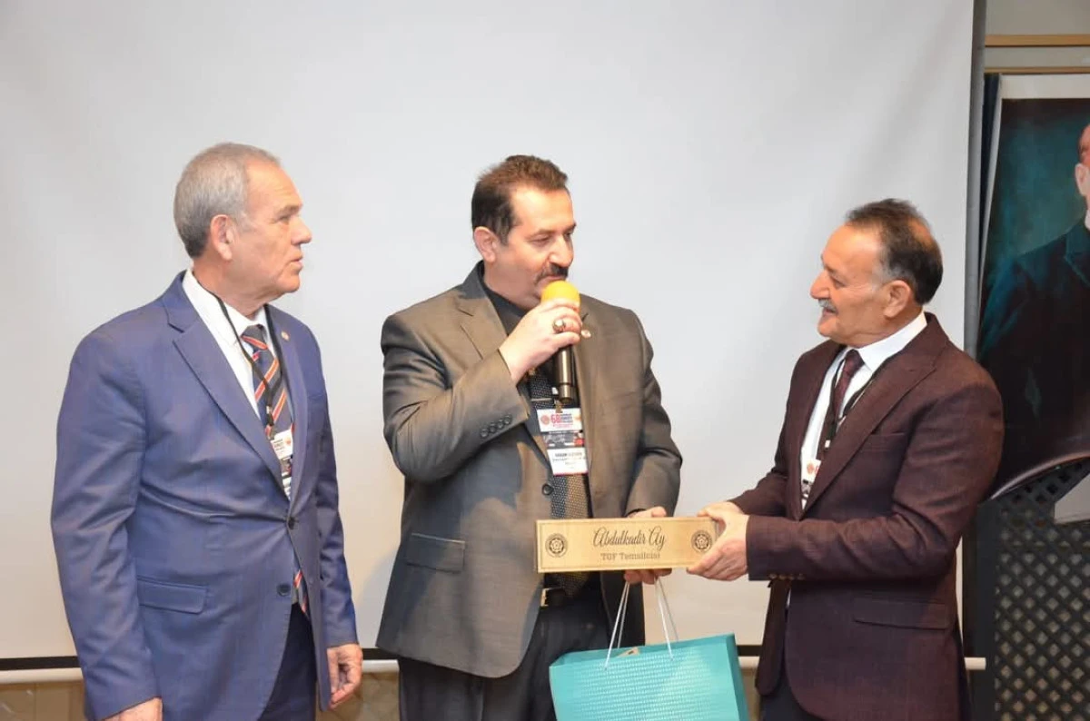 Cemiyetten MHP'ye destek; Gazeteciliğin itibarını zedeliyorlar