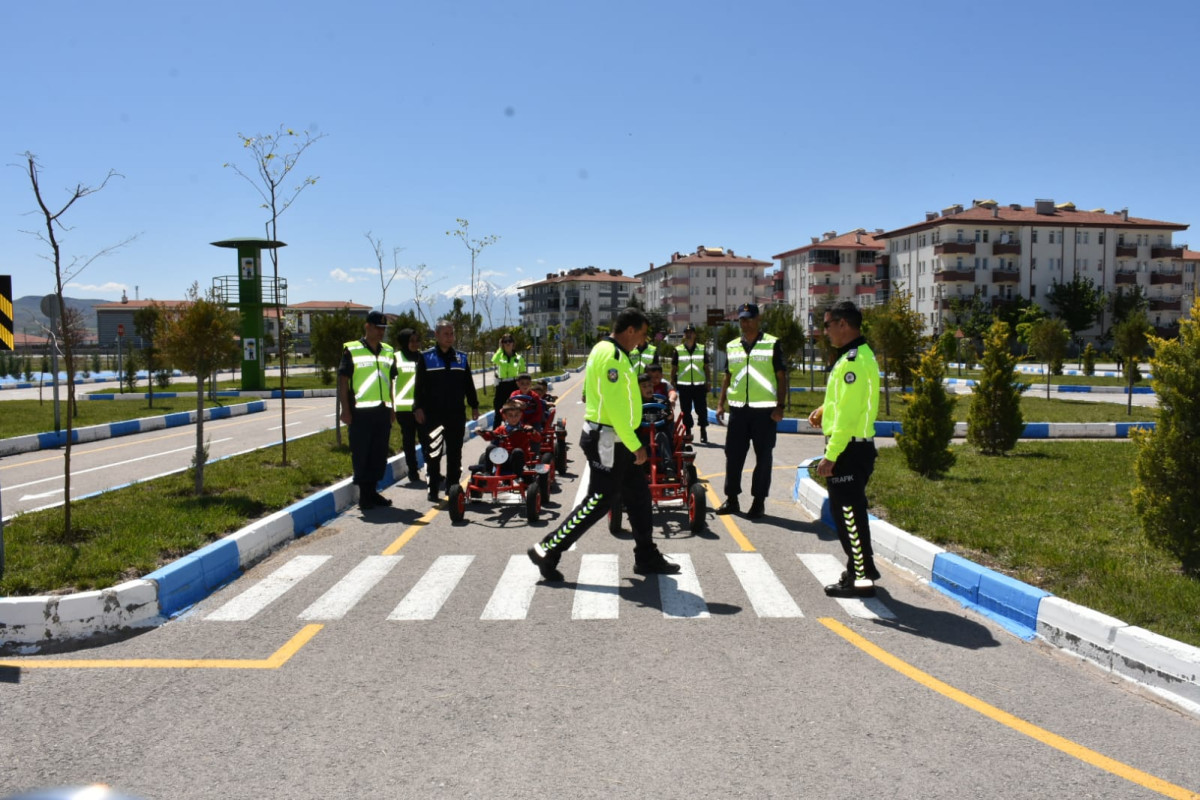 Çocuklara Trafik Eğitimi Verilen Hafta Coşkusu Aksaray'da Yaşandı