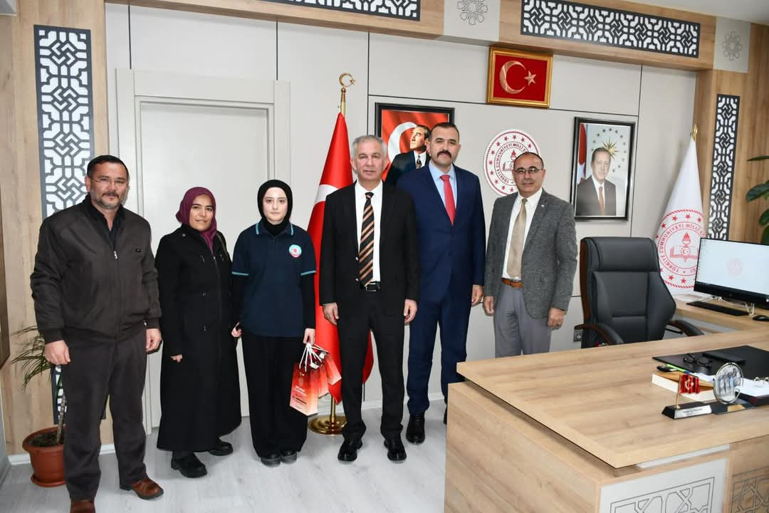 Milli Eğitim Müdürü sınavda Birincilik alan öğrenciyi kabul etti 